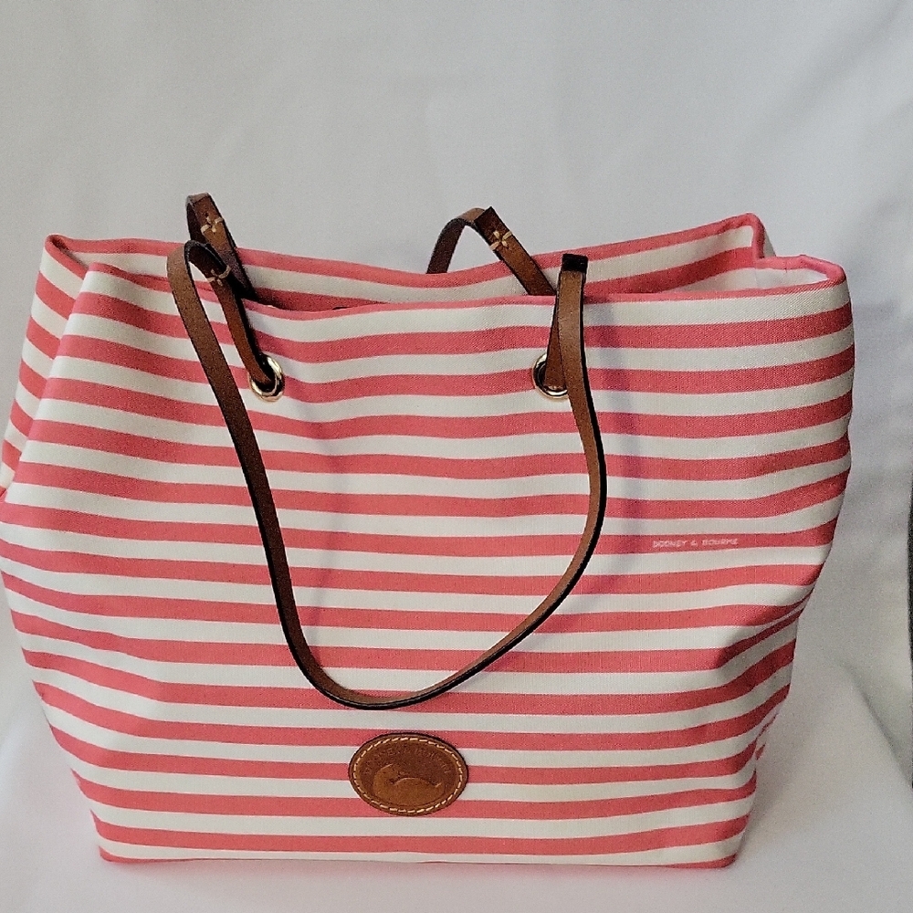 🌸🌺🌸Dooney & Bourke Striped Pink and White Tote Bag